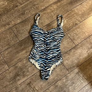 Carmen Marc Valvo one piece mallet.